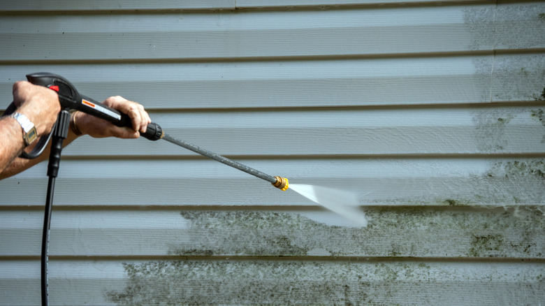 5 Power Washing Projects You Should Never Try to DIY