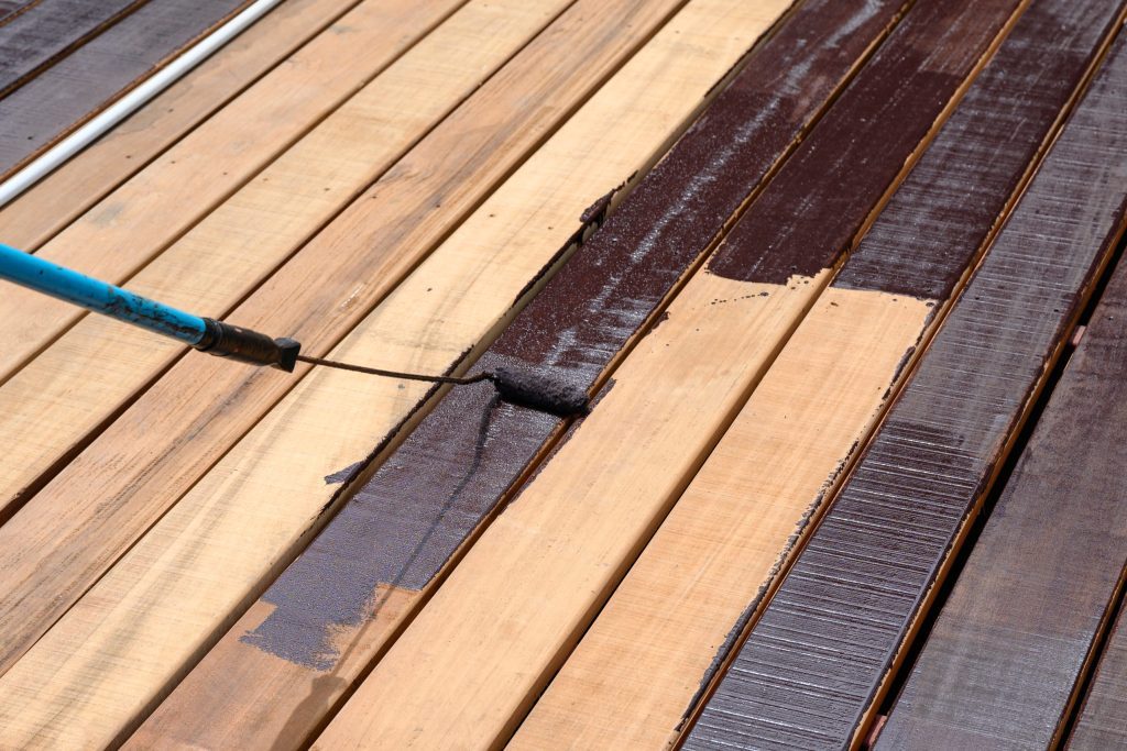 Deck Staining Services in Chicago: Preparing for Fall Starts Now